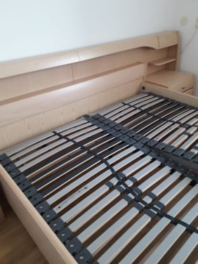 Mooi 2 persoons bed met ombouw