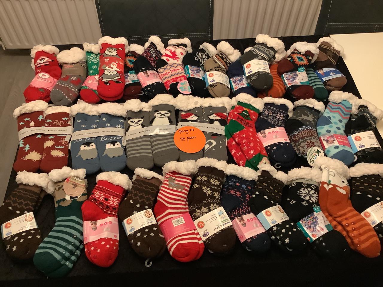 Partij super leuke kinder fluffy huissokken. ( partij 226)