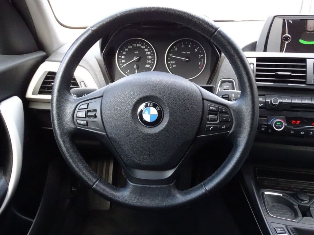 BMW 1 Serie 114i | 18" | bluetooth