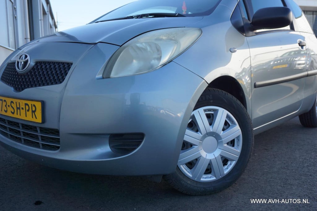 Toyota Yaris 1.0 vvti terra