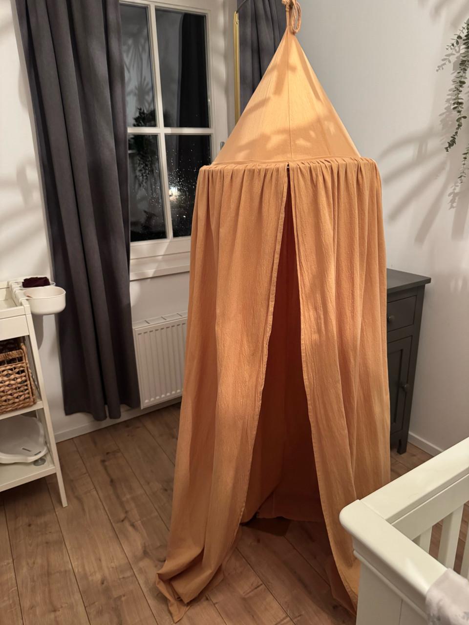 Voet met hemeltje boor ledikantje