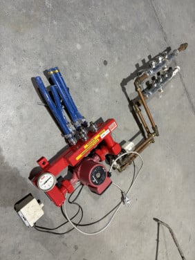 Vloer verwarming verdeler met pomp