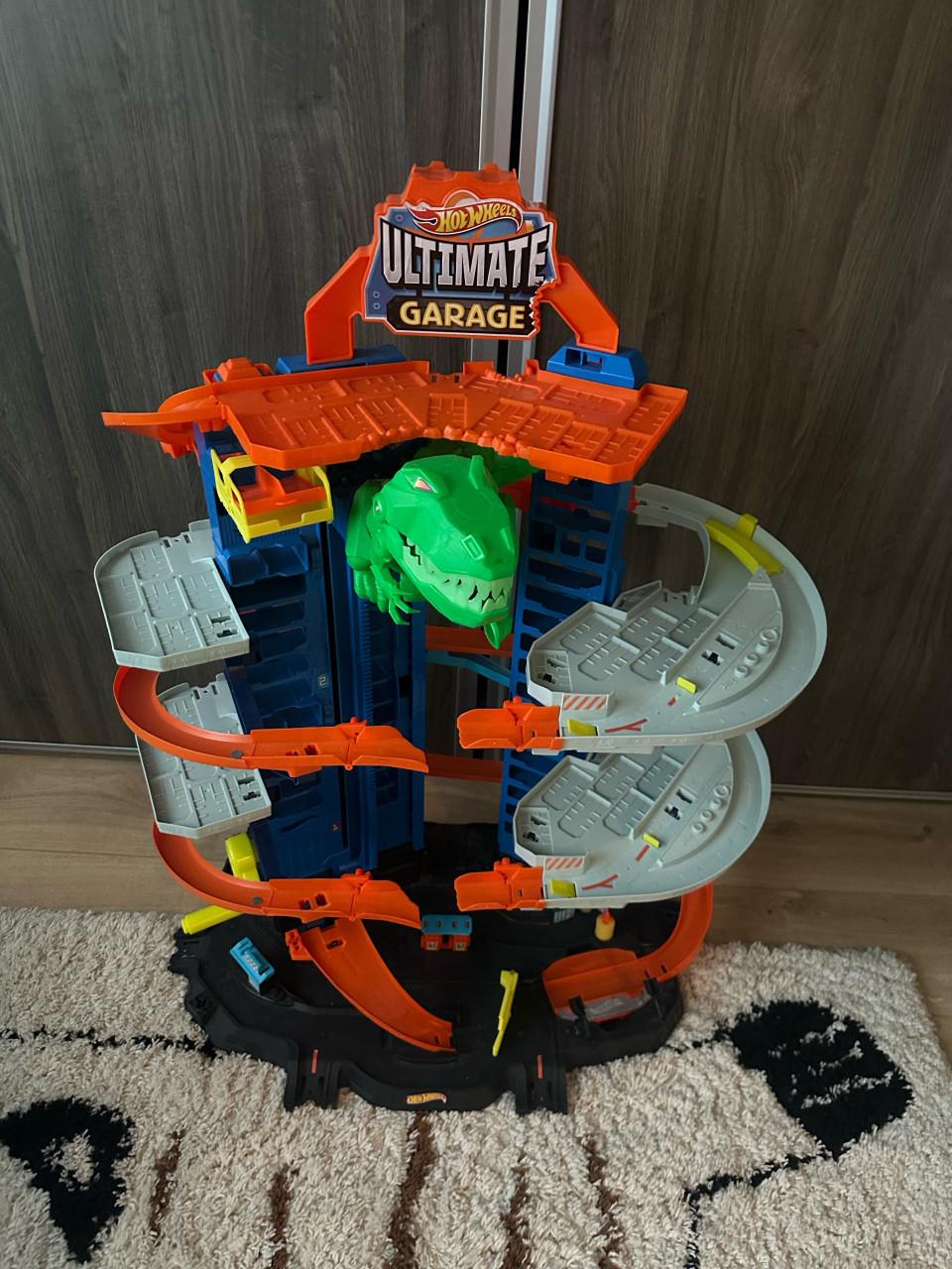 Hotwheels dino garage