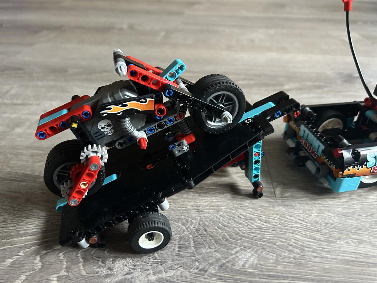 Lego Set - 42106 - Technic – Truck en Motor voor Stuntshow