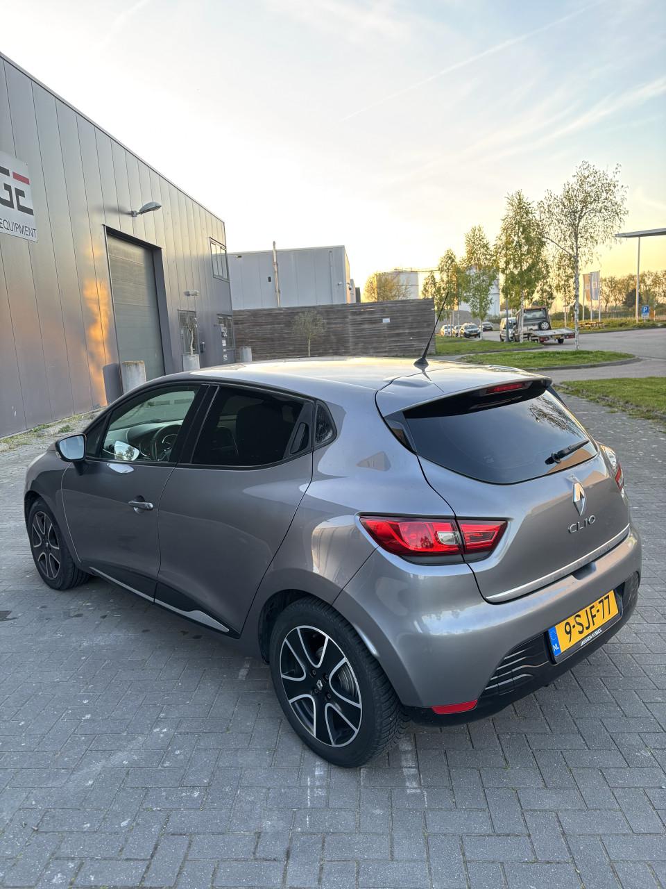 Renault Clio 0.9 TCE 66KW 5-DRS 2013 Grijs | NAP | NIEUWE APK!