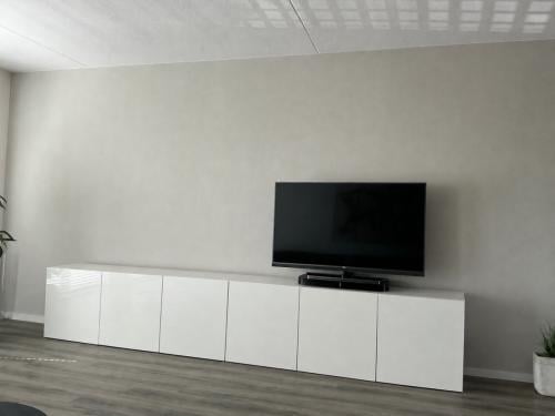 2X IKEA Besta TV meubel hoogglans wit