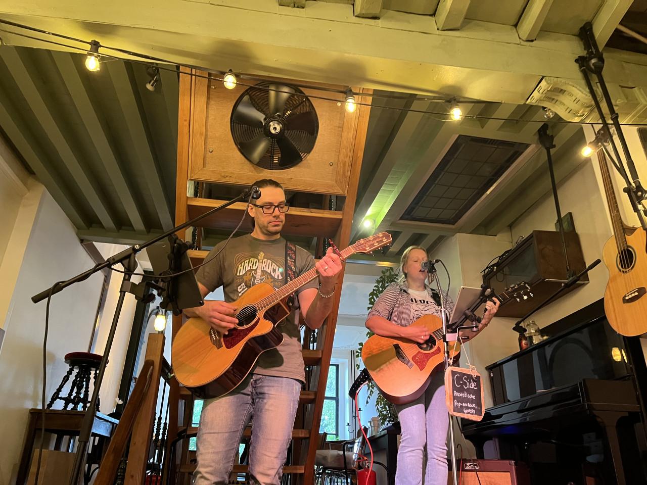 C-Side, akoestische pop- en rock covers