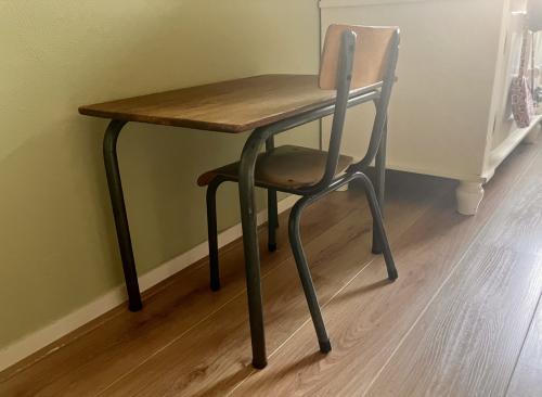 Kinderbureau + stoel Vintage Frankrijk