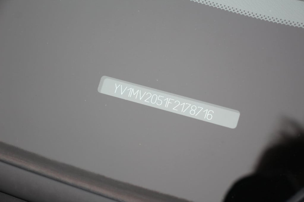 Volvo V40 1.6 t2 you! - xenon - cruise - pdc - high perf audio - dealer oh!