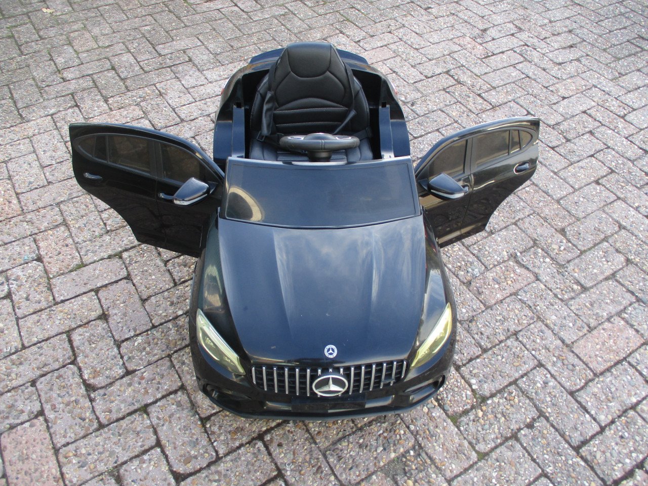 Zgan Mercedes  op 12volt accu met oplader en met de afstandsbediening