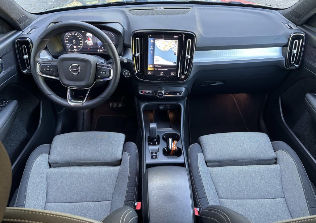 Volvo XC40 t4 plug-in hybrid 211pk aut core bright 20lm velgen| carplay|rij