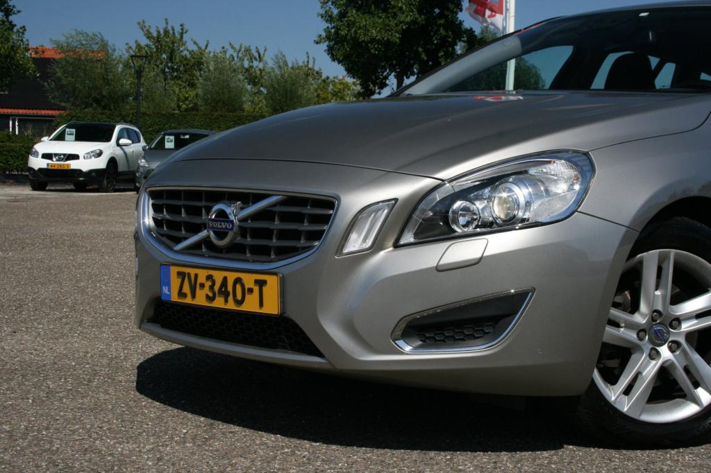 Volvo V60 1.6 t3 momentum / afn. trekhaak / cruise / pdc / stoelv.