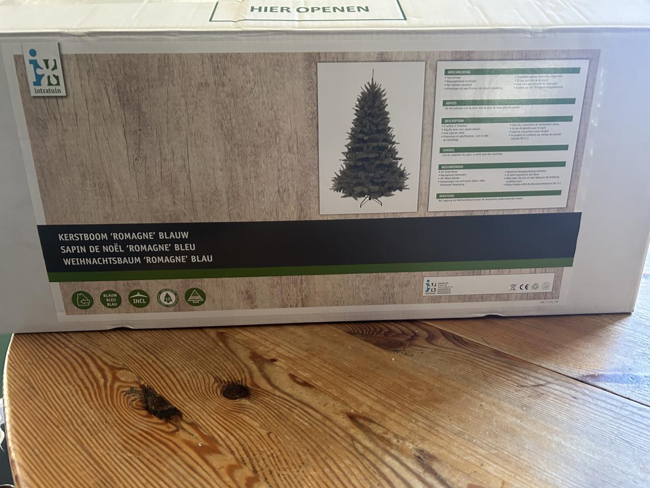 Kerstboom , 1 keer opgezet. Intratuin , Romagne