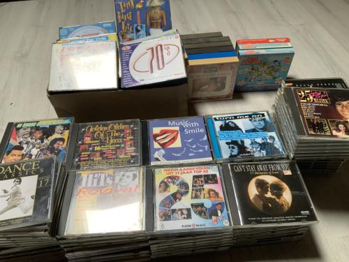 Koffer met 150 verzamel cd’s