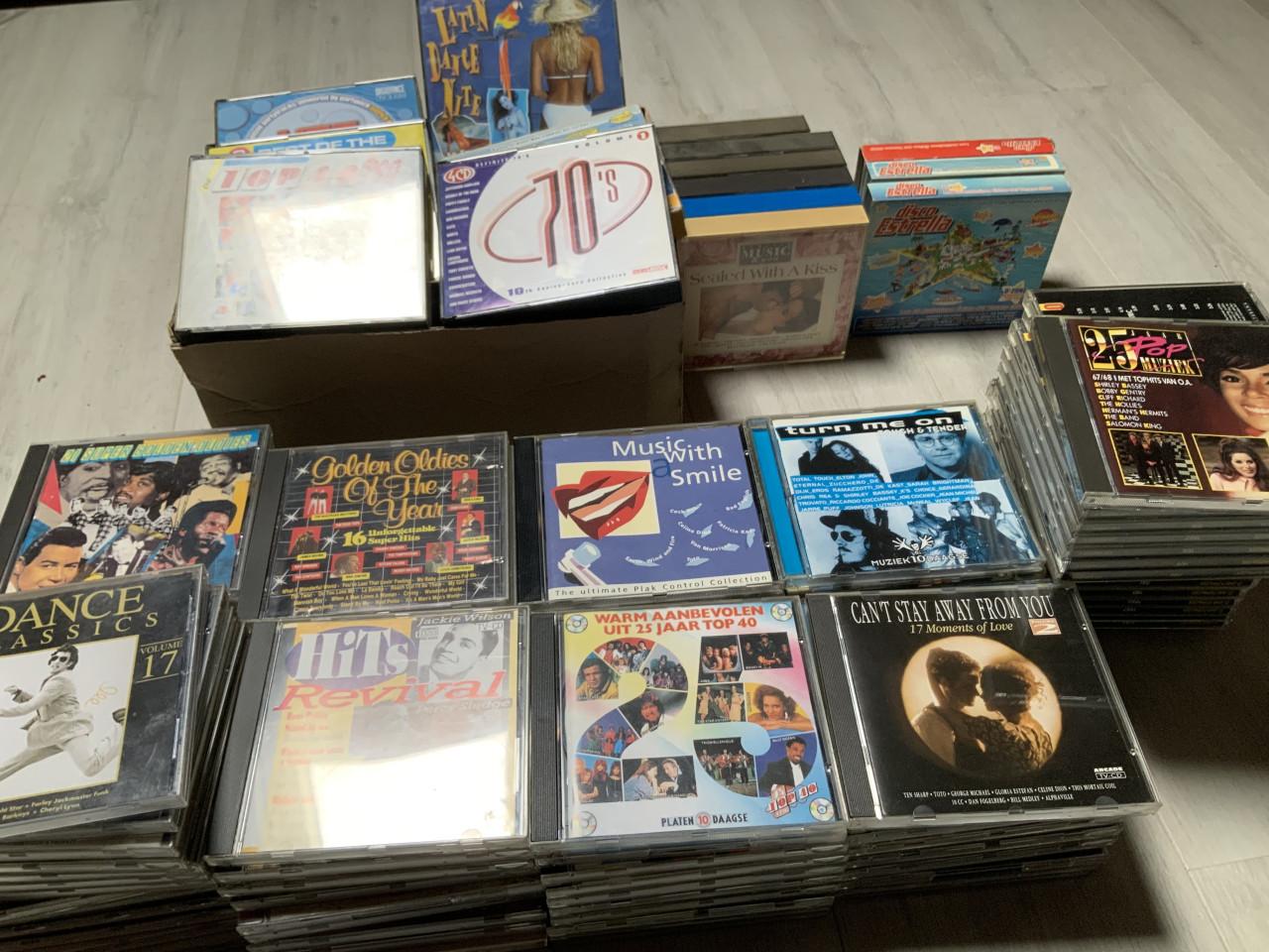 Koffer met 150 verzamel cd’s