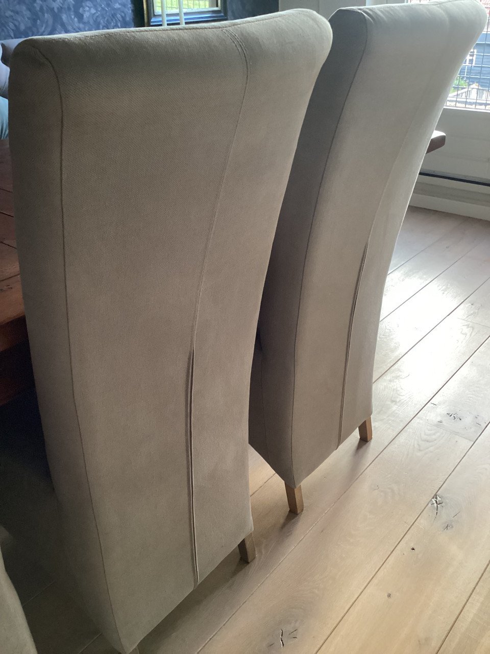 2 eetkamerstoelen