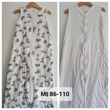 2X slaapzakken wit / zwart en pastelkleuren Nightwear  Maat 86-110 samen €5