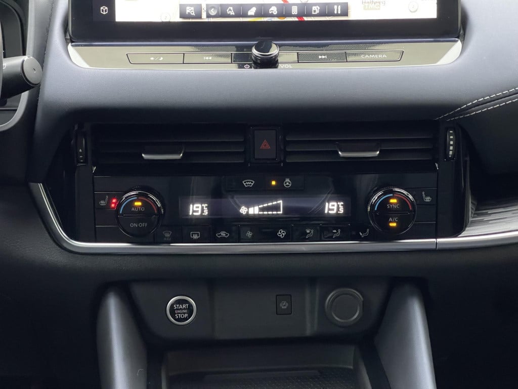 Nissan Qashqai 1.3 mhev xtronic tekna cold pack | two-tone lakkleur | stuur
