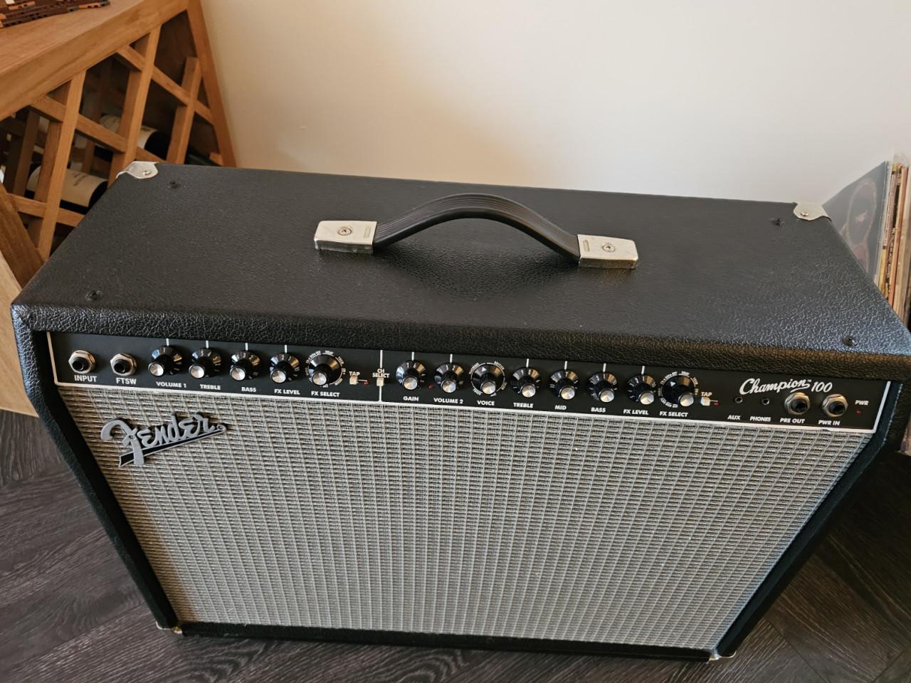 Fender champion 100, Versterker