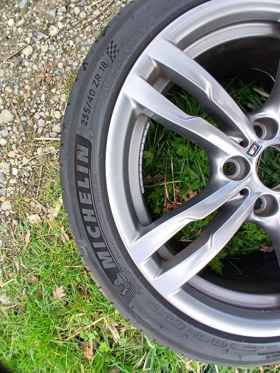 Mooie lichtmetalen velgen BMW M-sport met 18 inch zomerbanden (breedte set)