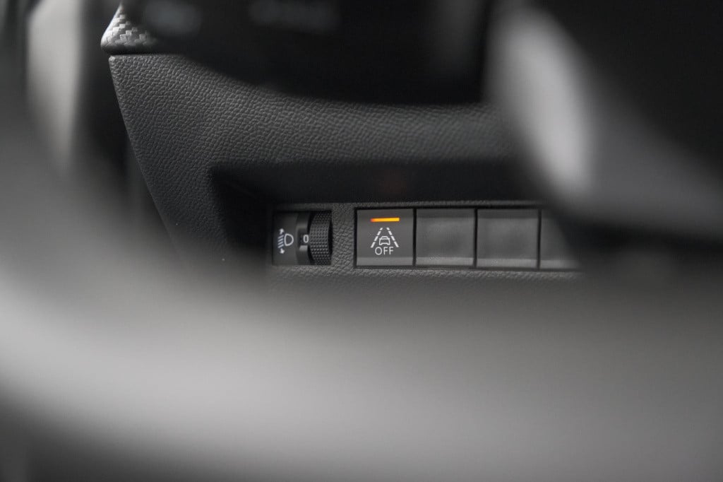 Peugeot 208 puretech 100 allure pack | camera | apple carplay | stoelverwar