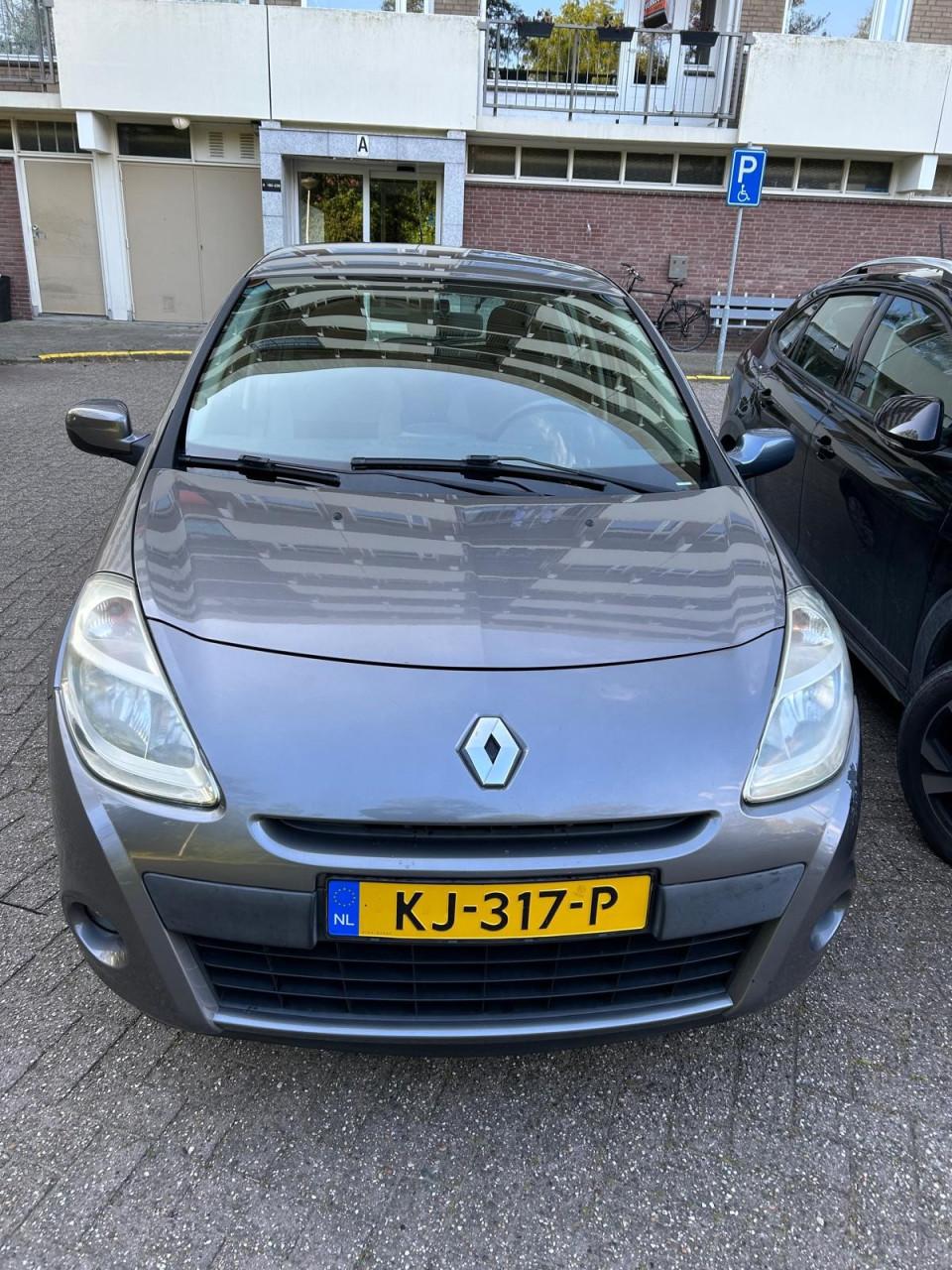 Te koop aangeboden: goed rijdende en betrouwbare Renault Clio uit 2011.