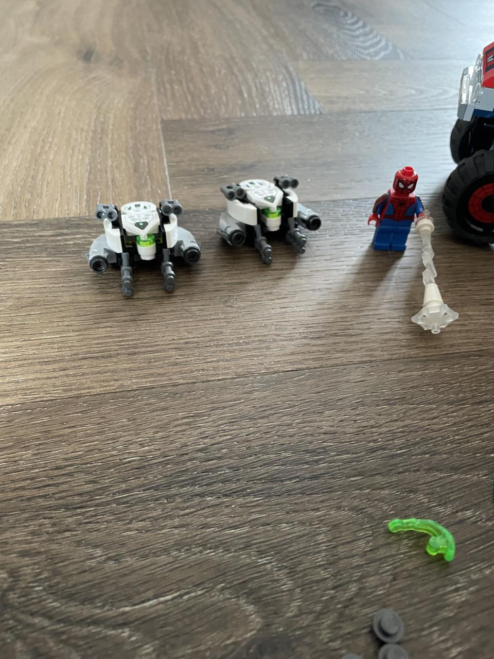 Lego Marvel: Spider-man's monstertruck vs. mysterio 76174