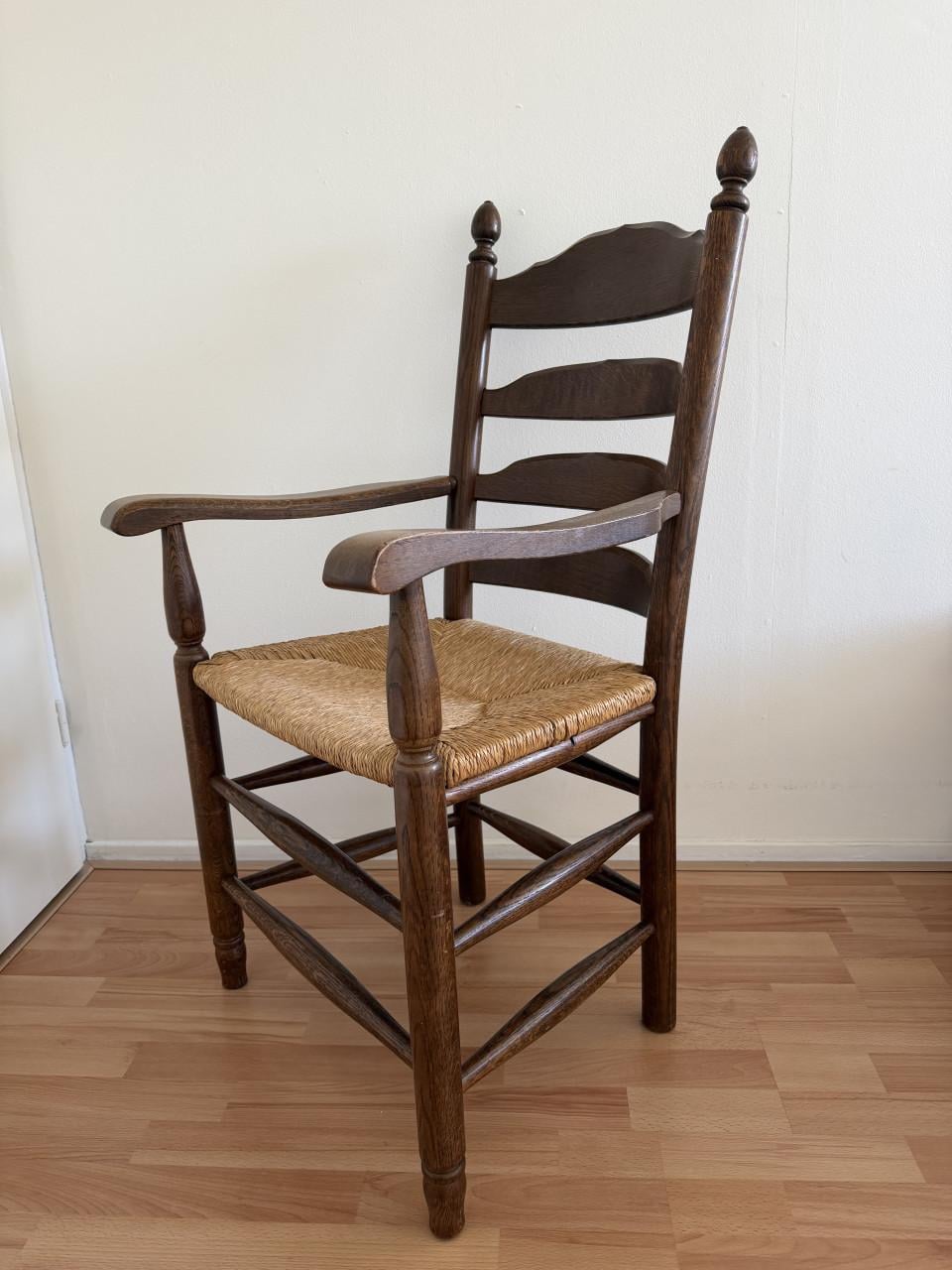 Fauteuil eikenhout met rieten zitting