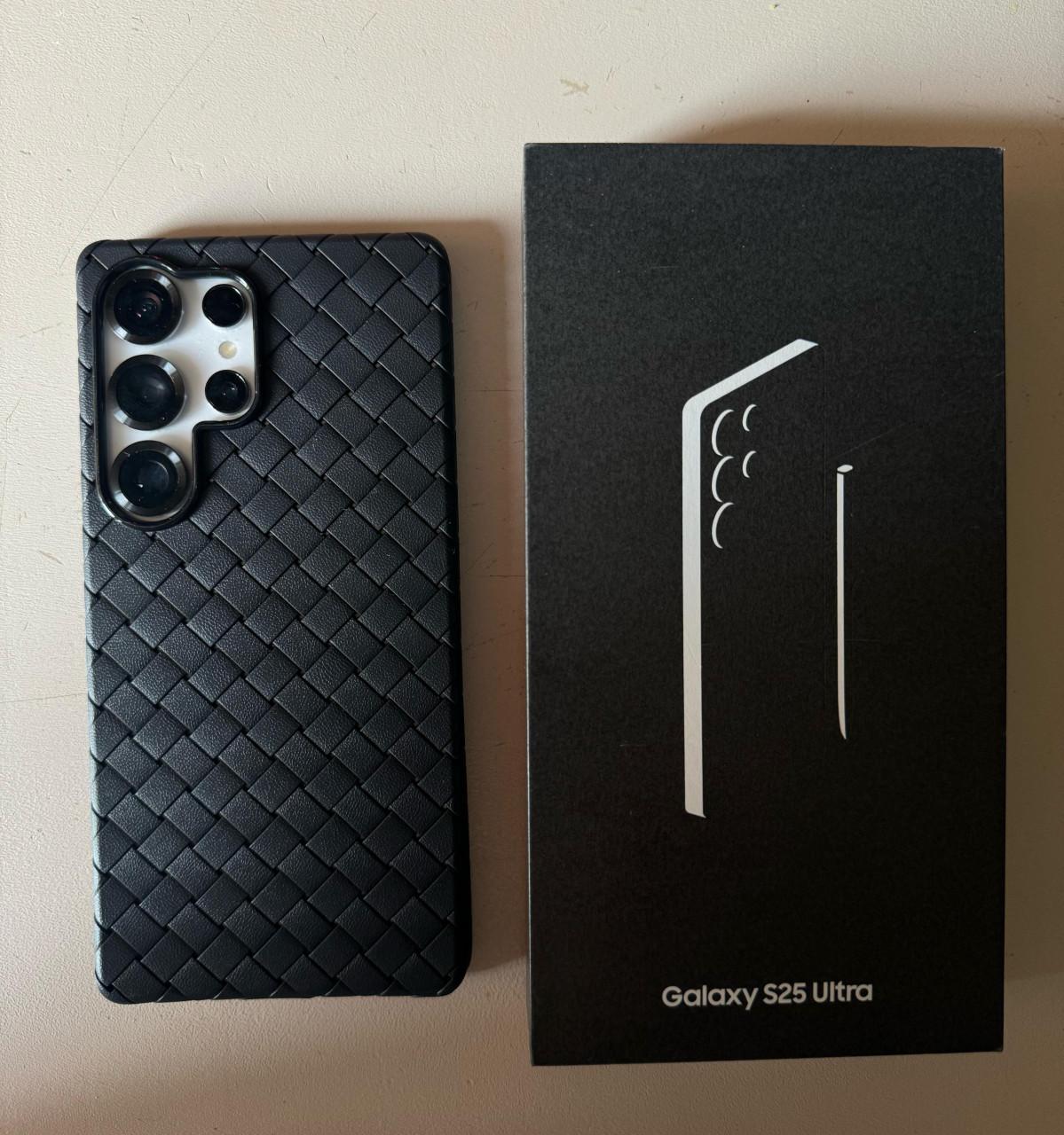 Wegens dubbel besteld te koop 2 stuks hoesjes voor de Samsung Galaxy S25 Ul