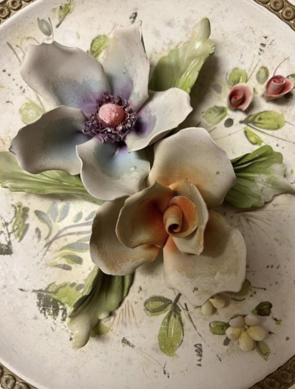 Antiek bord met rozen