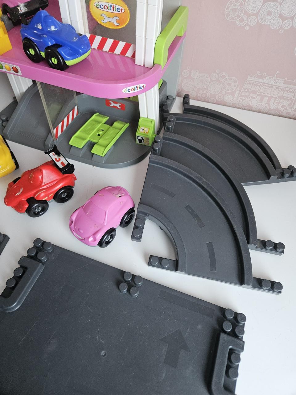 Garage met extra blokken en wegen