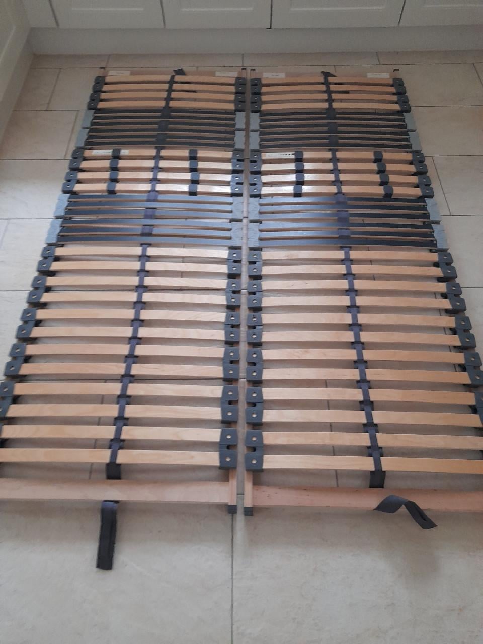 2 stevige Lattenbodems 70 x 200 (z.g.a.n.)
