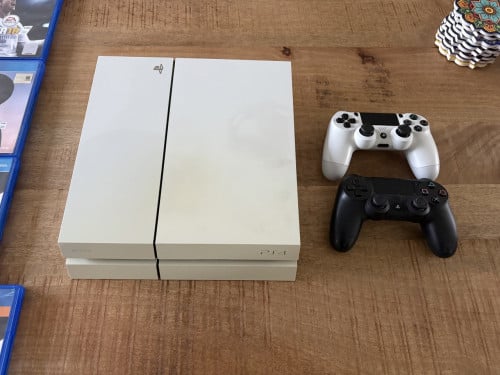 Playstation 4 + 2 controllers + diverse spellen