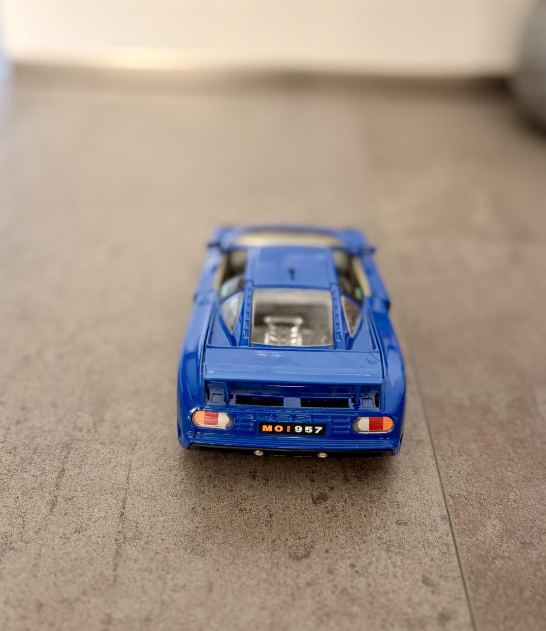Bburago Bugatti EB110 1:24