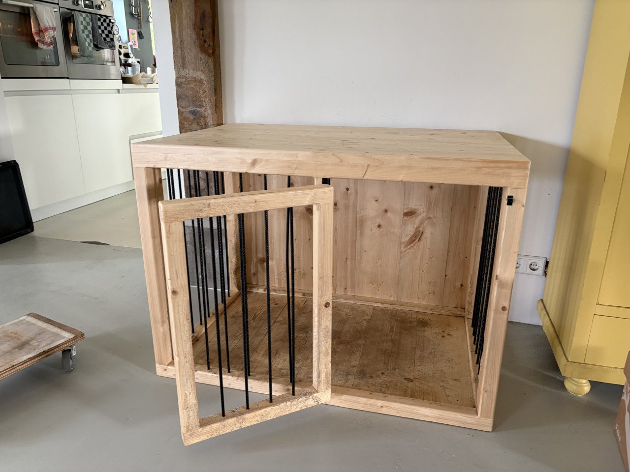 Handgemaakte houten hondenbench