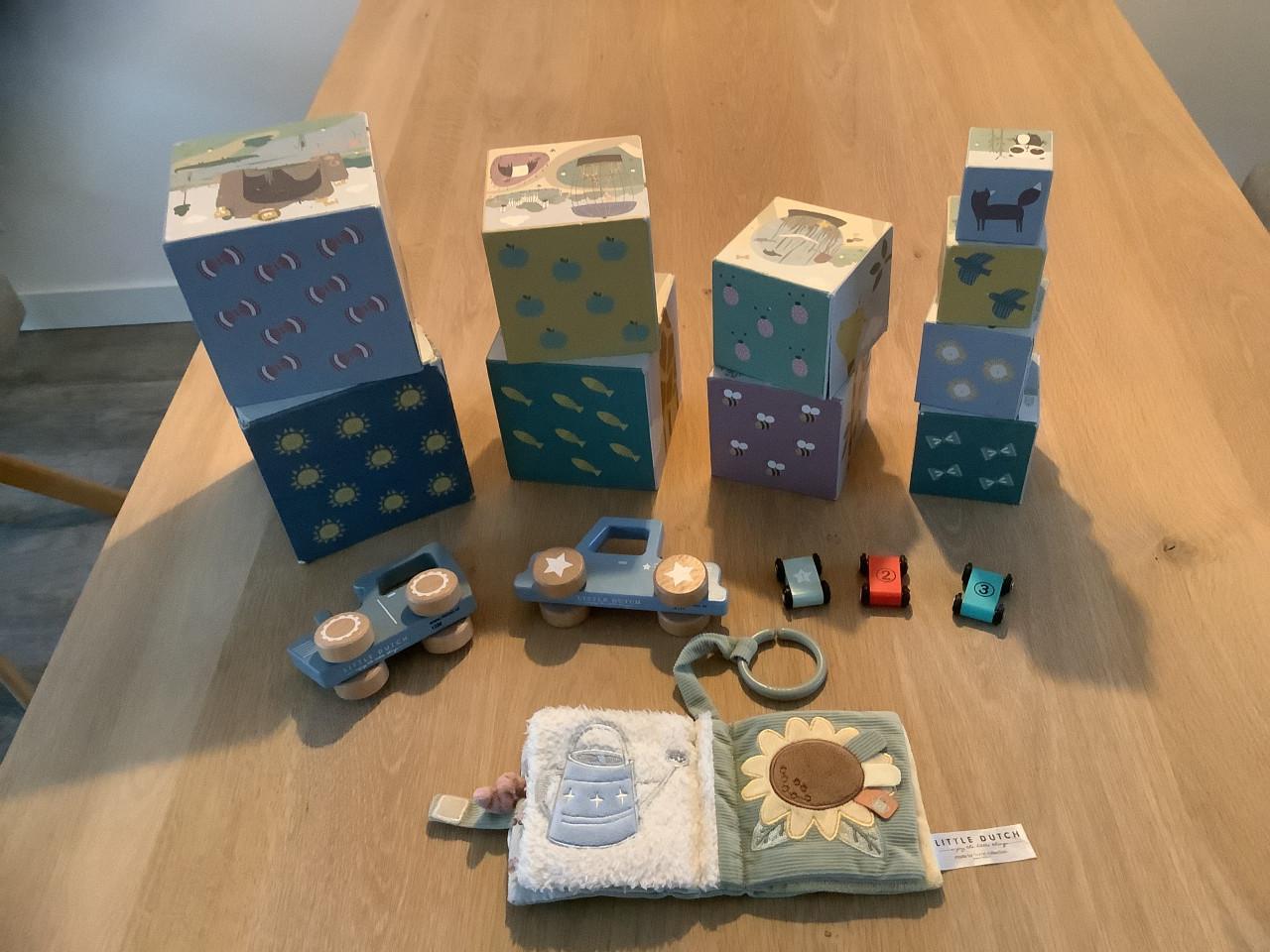 Little Dutch - Stapeltoren, Houten Auto’s, Stoffen Baby Boekje