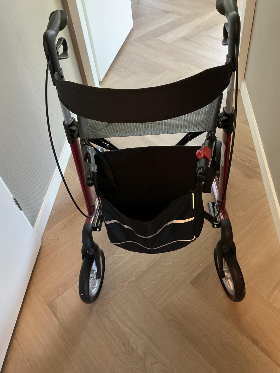 Rollator lichtgewicht zo Goed als nieuw
