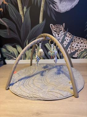 Speelkleed met boog van Done by Deer