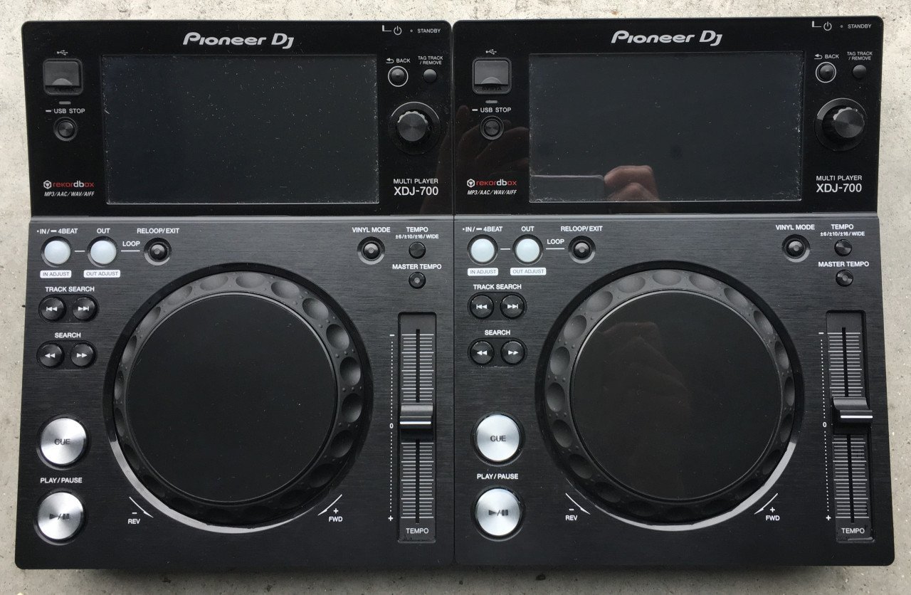 2 x Pioneer XDJ 700 tabletop usb mediaspeler samen 1075 euro