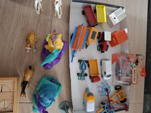 Dooos vol met kleine speeltjes