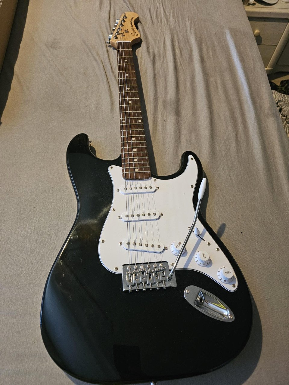 Te koop aangeboden Fazley elektrische gitaar
