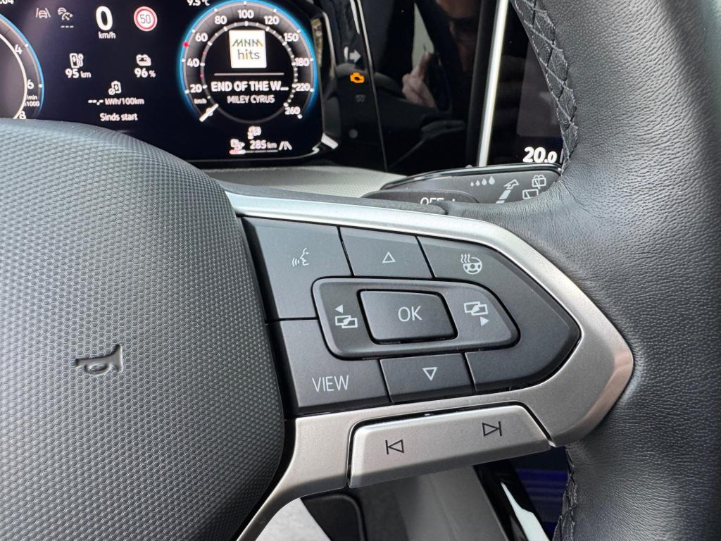 Volkswagen Golf 1.5 ehybrid 50 edition automaat , elektrische voorstoelen, 