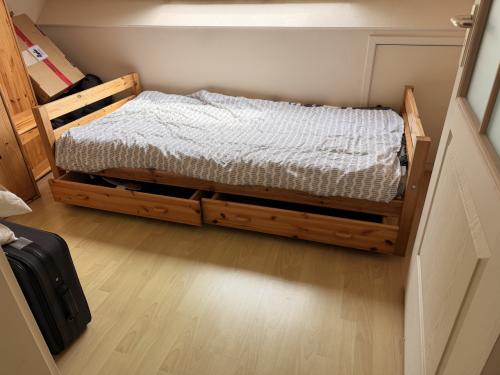 Een persoon ledikant voor kinderkamer massief