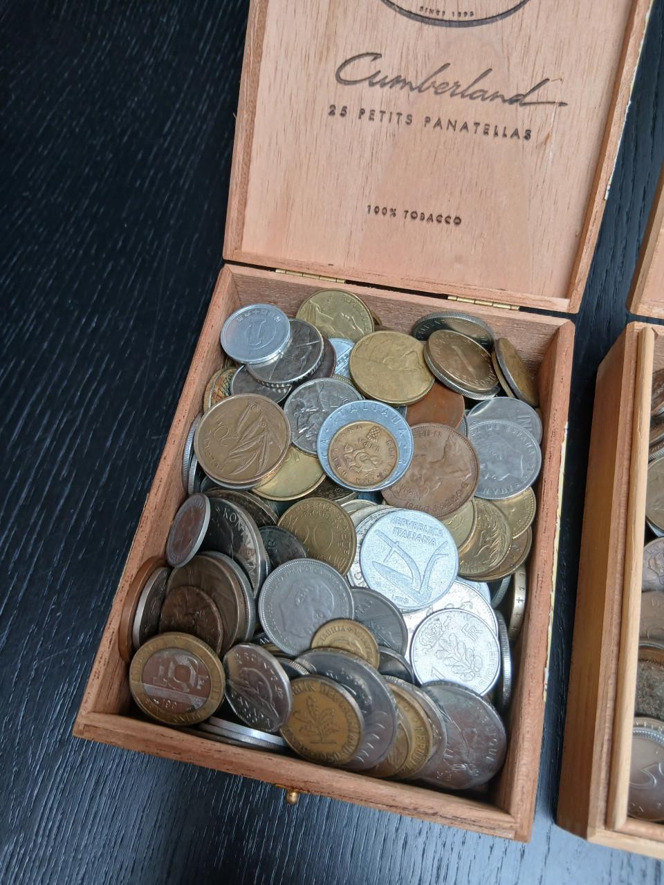 4 doosjes buitenlandse munten