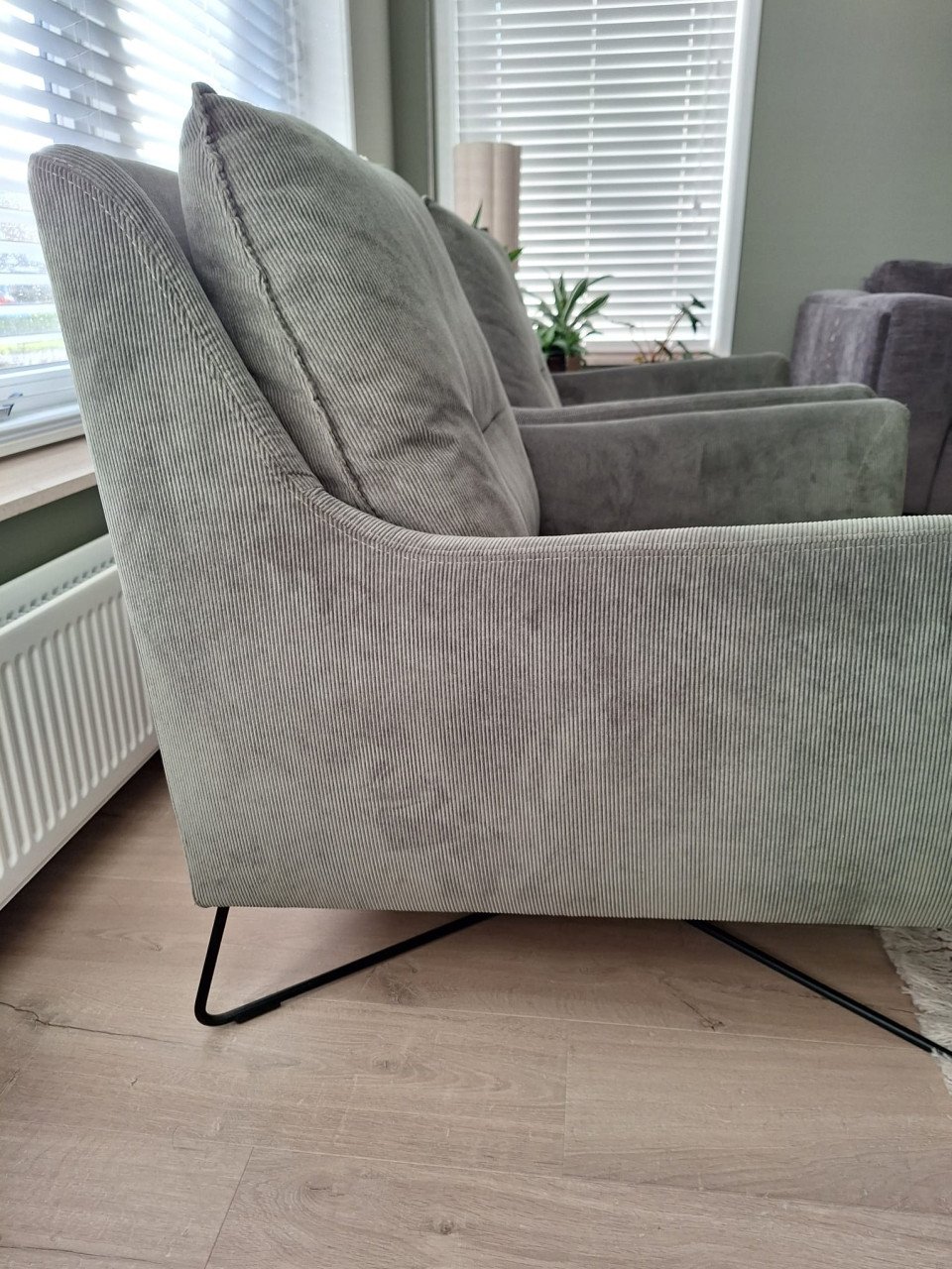Prachtige fauteuil van ribstof van het merk Bellus