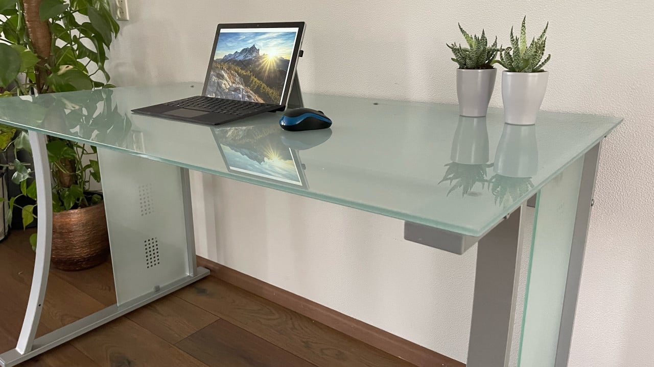 Prachtig bureau hardglas met boekenkast