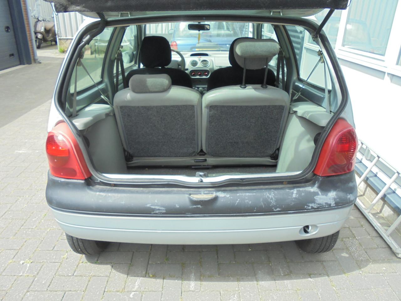 Twingo HET BETREFT EEN ZO MEENEEM AUTO !!!! oerdegelijke 1.2 motor € 450