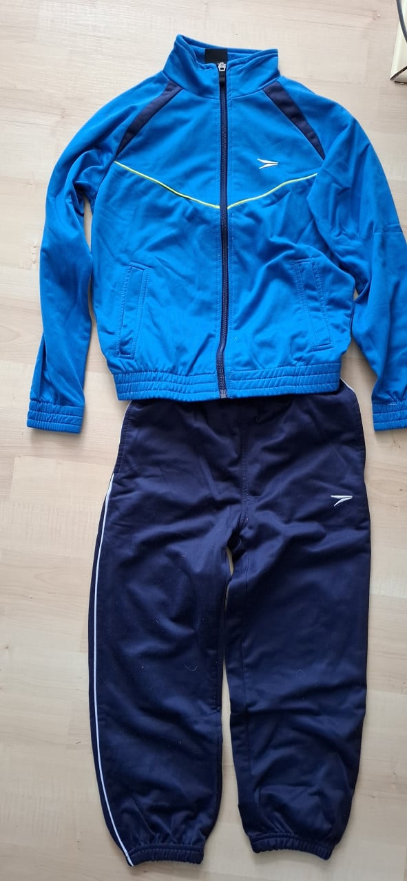 Trainingspak maat 116 €3,-