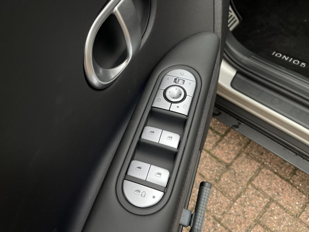 Hyundai Ioniq 5 connect+ awd 77.4 kwh hyundai ioniq 5 connect+ awd 77 kwh |