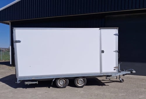 Te Koop gesloten aanhangwagen 405cm met loopdeur met lier